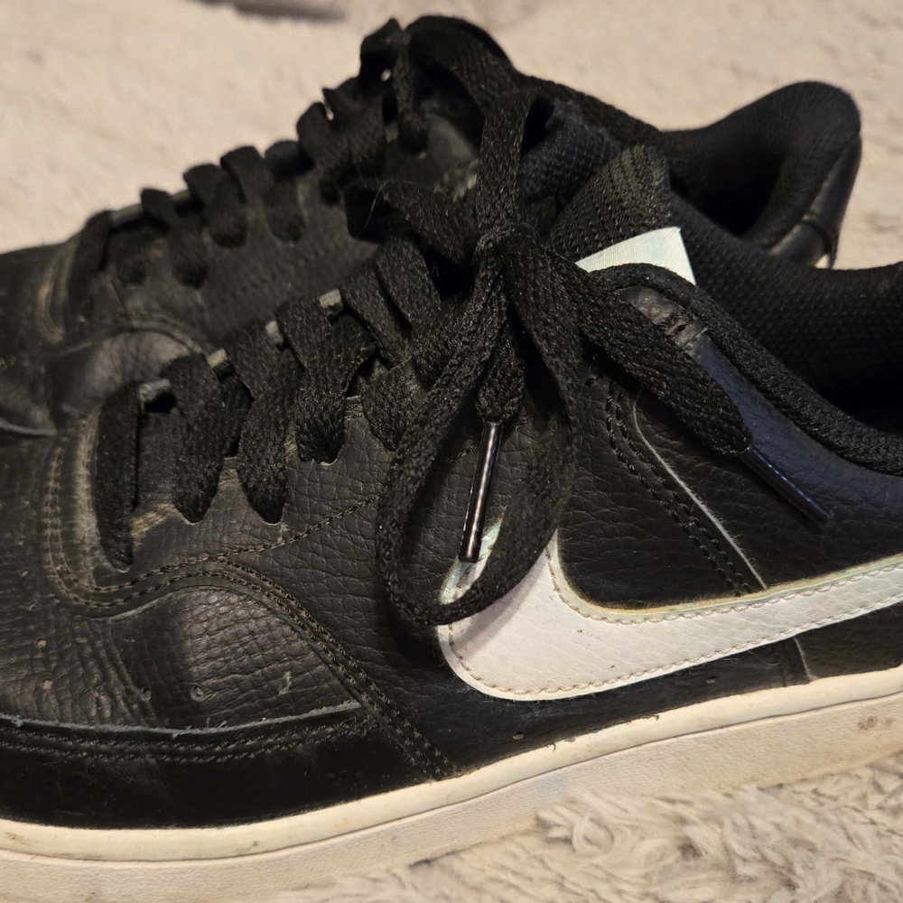 Nike Women's Black and White Sneakers